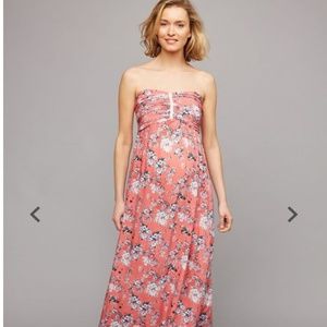 Maternity: Beautiful maxi dress!